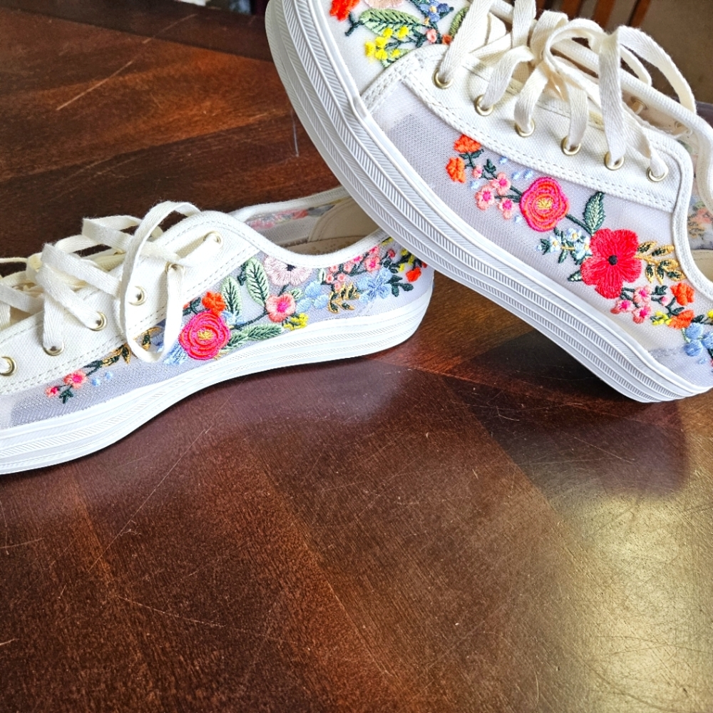 Keds Size 8.5 floral embroidery, worn once inside.
